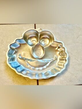 Wilton Elmo Face Sesame Street Cake Pan Mold 2105-3461 2002